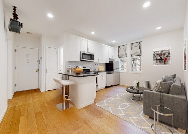 Building Photo - Thayer Street Rental