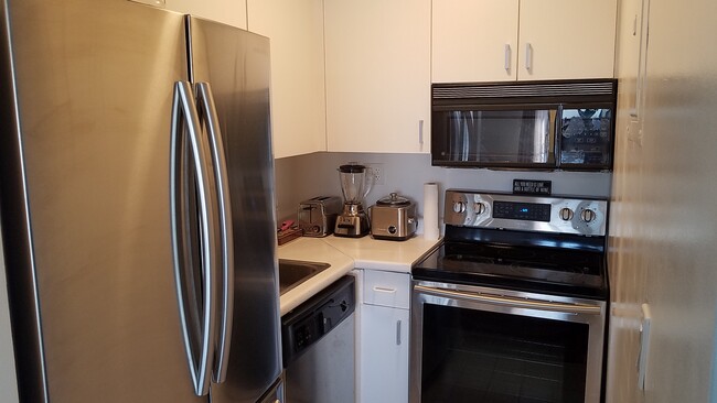 Kitchen - 2540 Shore Blvd Condo