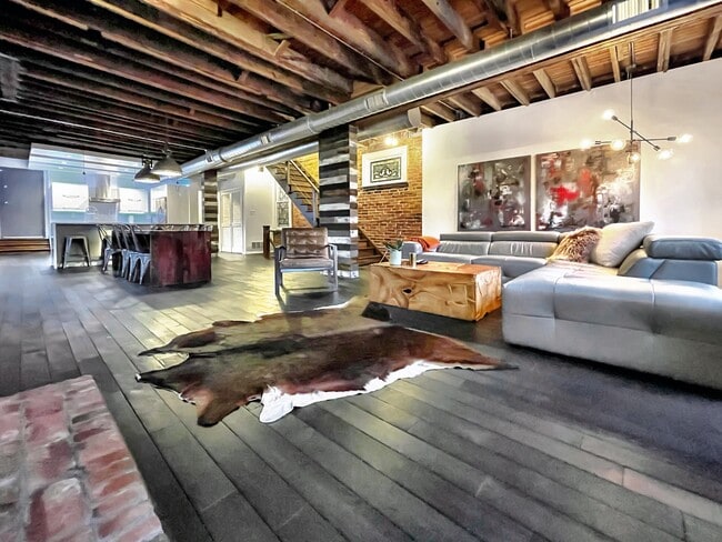 Photo - 5827 Alder St