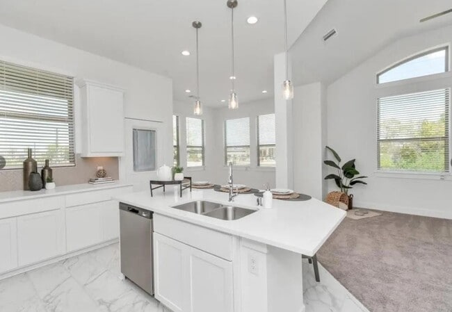 Building Photo - 1526 Crystal Stream Dr