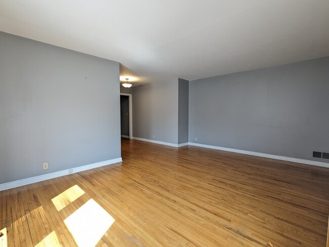 Photo - 1305 Oxford St