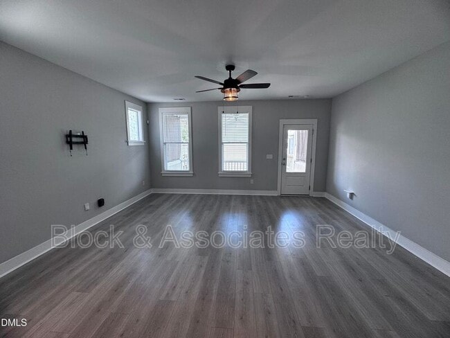 Photo - 440 Douglas Falls Dr