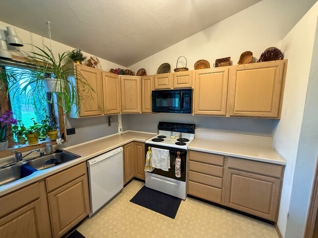 Photo - 101 W Northlawn Dr