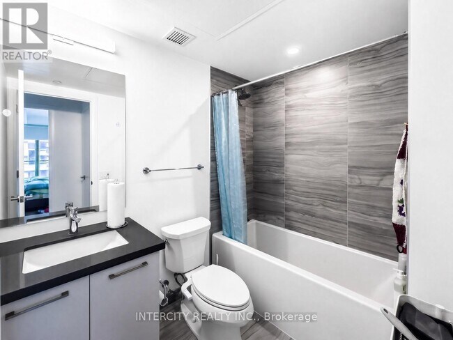 33 Frederick Todd Wy Unit 1307