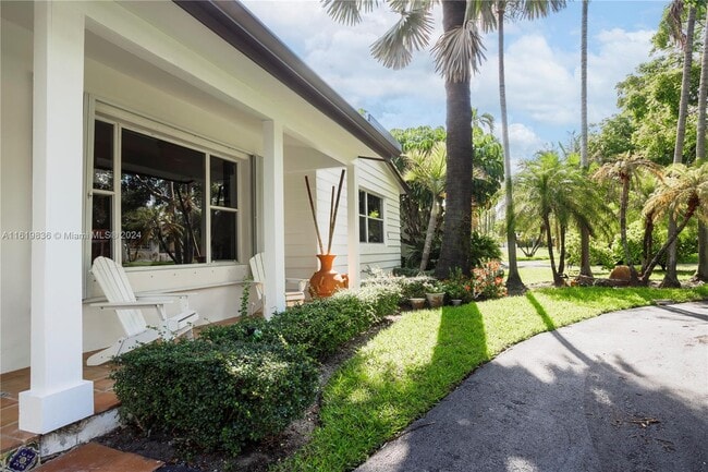 Photo - 921 Alava Ave