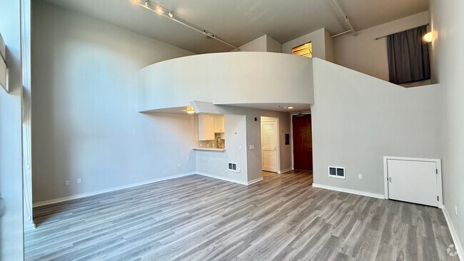 Building Photo - Stylish 1BR/1BA Loft with Open Floor Plan ...