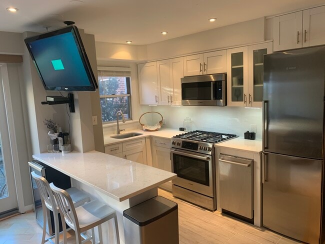 Photo - 2500 Q St NW Unidad #130 Gtown Private Patio