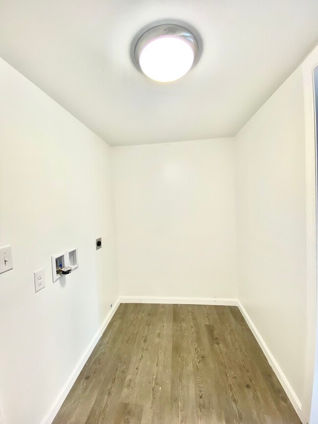 Large Laundry Rooms - 6 Coburn Dr Unit A