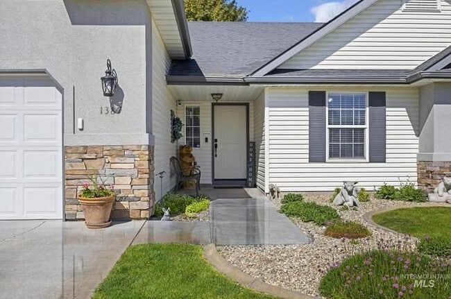 Photo - 1387 Bradley St