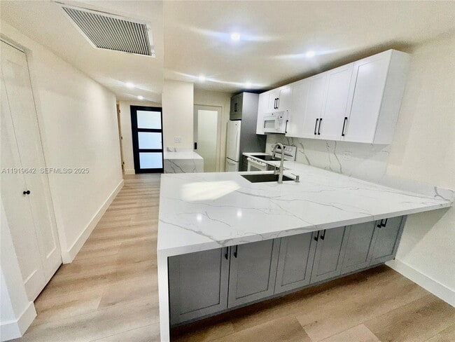 Building Photo - 11279 NW 15th Ct