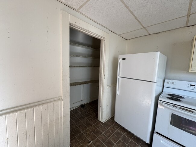 Building Photo - 184 Duke St W Unit 184