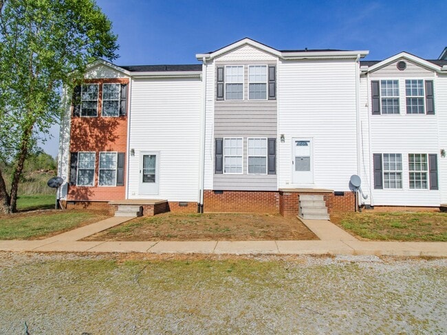 Photo - Stylish 3 Bedroom Townhome with Open Living Area