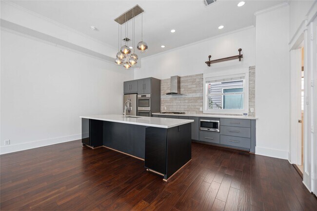 Photo - 2211 Detering St Unidad B