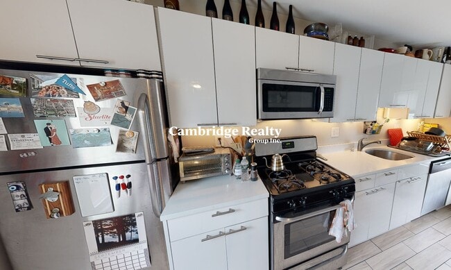 Building Photo - 13 Pleasant St Unit 2T Rental