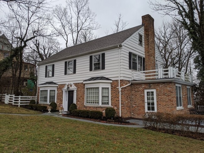 Building Photo - Spacious Home near Downtown Cincinnati