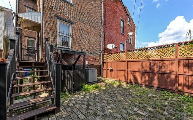 Photo - 617 Avery St