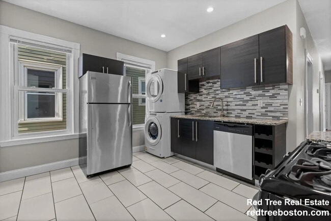 35 Harbor View St Unit 2