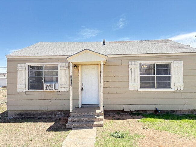 Building Photo - 2bed/1 Bath - Available May