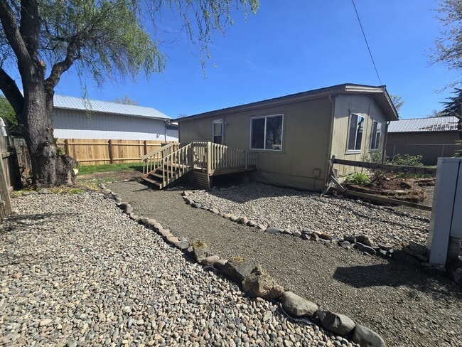 Photo - 2097 Castle Ave