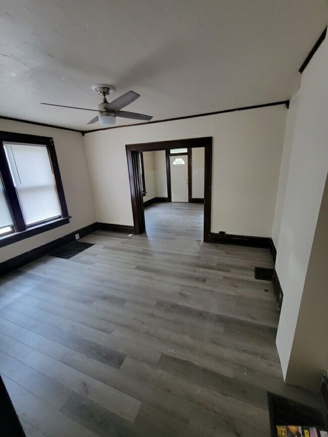 Photo - 2285-87 Indianola Ave Unit 2287