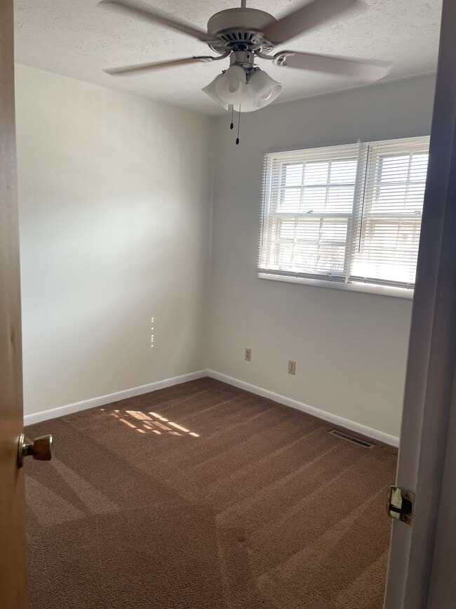 Photo - 624 Cross Lanes Dr