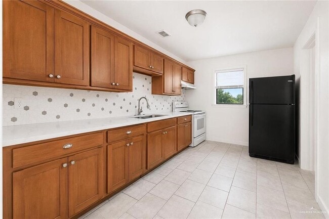 Photo - 12 W Smith St