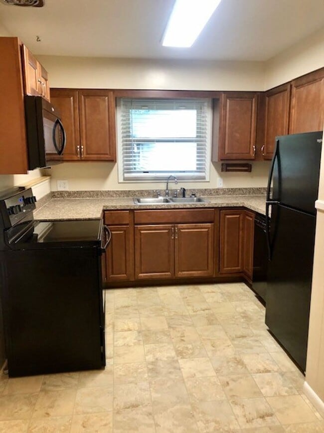 Photo - 725 Ashview Dr