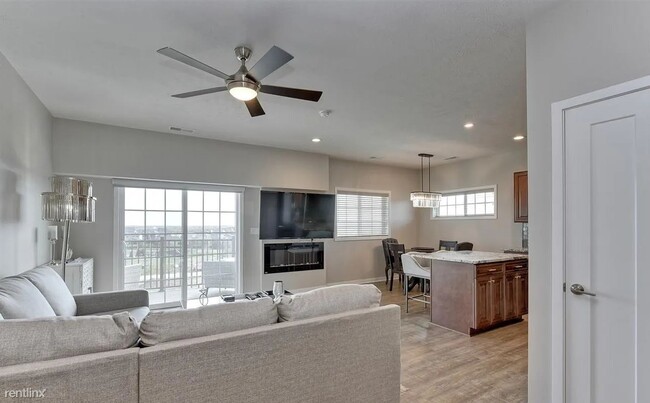 2 br, 2 bath Condo - 5933 North 158th Cour... - 2 br, 2 bath Condo - 5933 North 158th Cour...