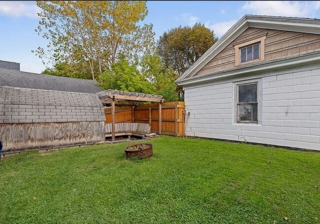 Photo - 415 Whittier Ave