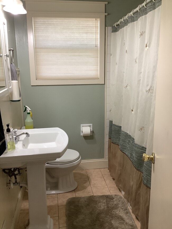 Photo - 1006 25th St W