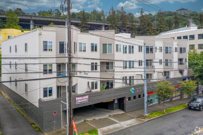 Photo - 1800 Eastlake Apts (Scenic)