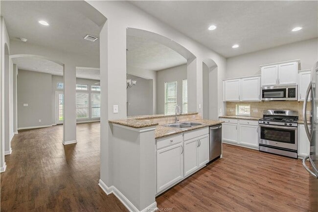 Photo - Available NOW! 3/2 in highly desirable Creek Meadows!!