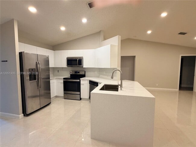 Photo - 1547 Zenith Way