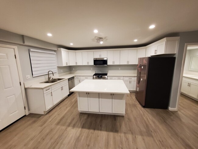 Photo - 1495 Allenford Ave