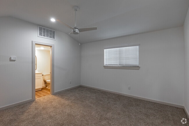 1BR, 1BA - 795SF A6