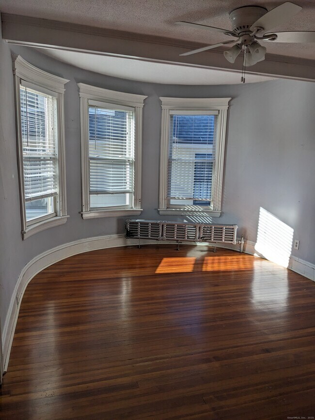 Photo - 2870 Fairfield Ave Unidad 2