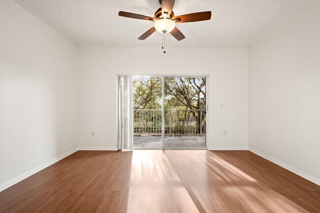 6960 SW 39th St Unit E205