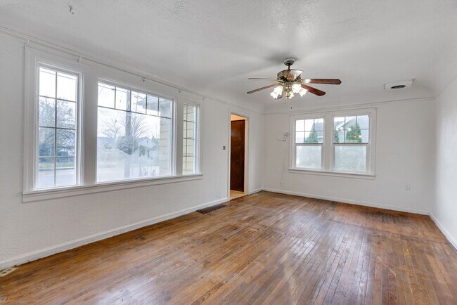 Photo - 1137 SE Uglow Ave