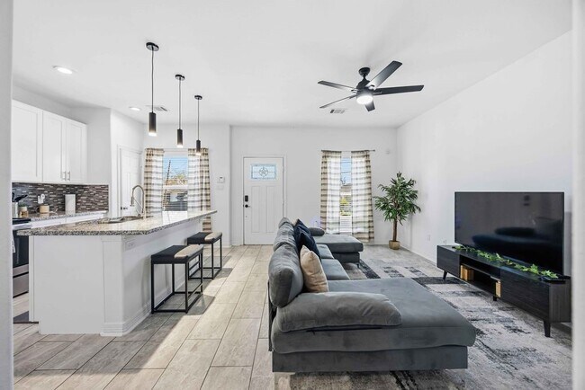 Photo - 3825 Easy St