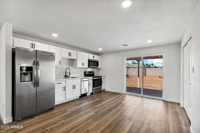 Building Photo - 4150 E Sweetwater Ave Rental