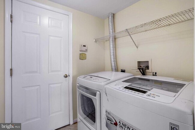 Photo - 409 Phelps St