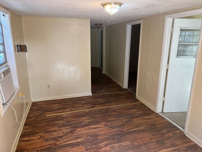 Photo - 1801 Goodyear Ave Unit B