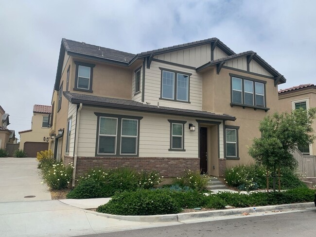 Building Photo - Modern 3BR Home + Office | Built in 2018 | Minutes to Beaches, Shopping & Freeways