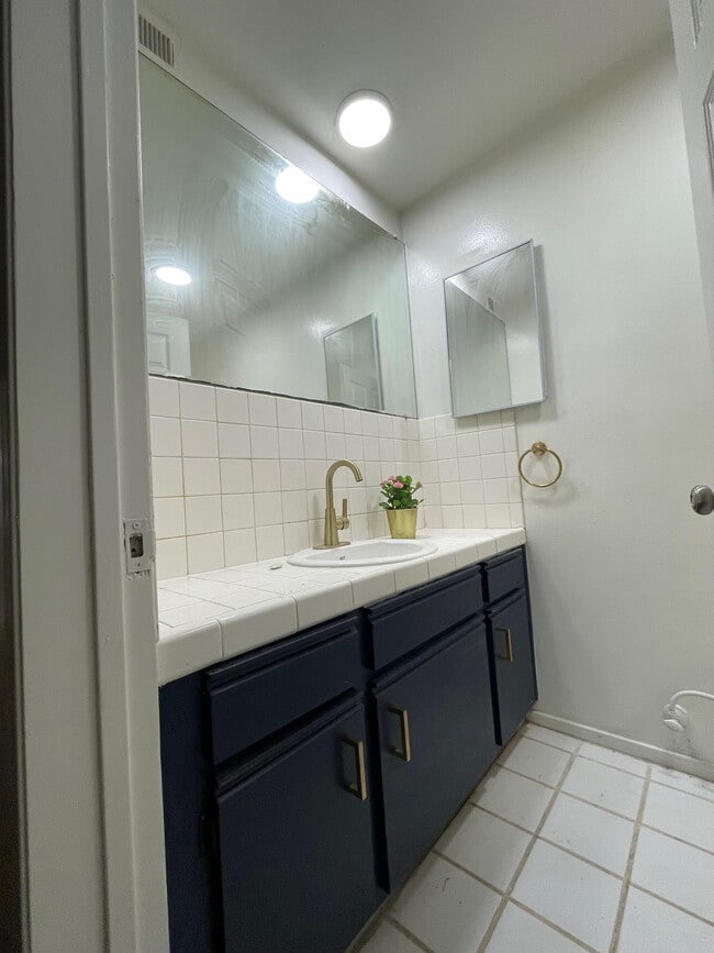 Photo - 16126 S Ainsworth St Apartamentos Unidad Front B