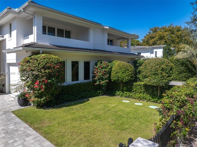 Photo - 3510 Segovia St