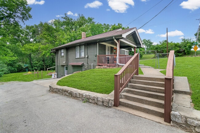 Photo - 2736 S 18 St