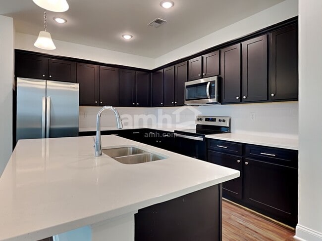 Photo - 198 Willow Ln