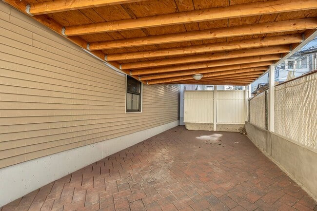 Photo - 1837 Wallace Ave