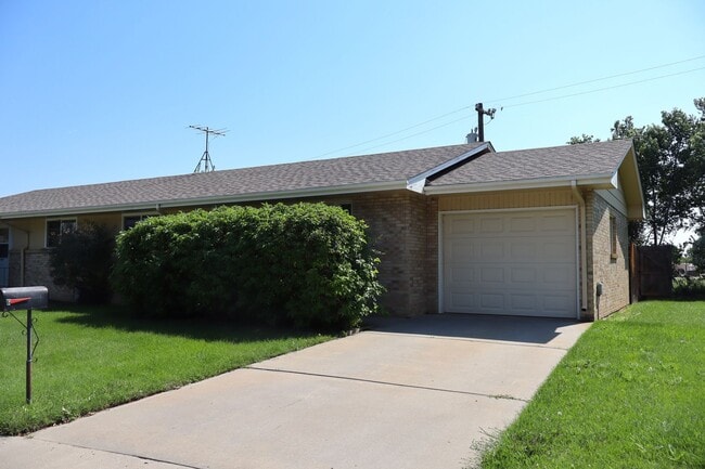 Building Photo - 1802 Hilltop Ct Unit 1804 Rental
