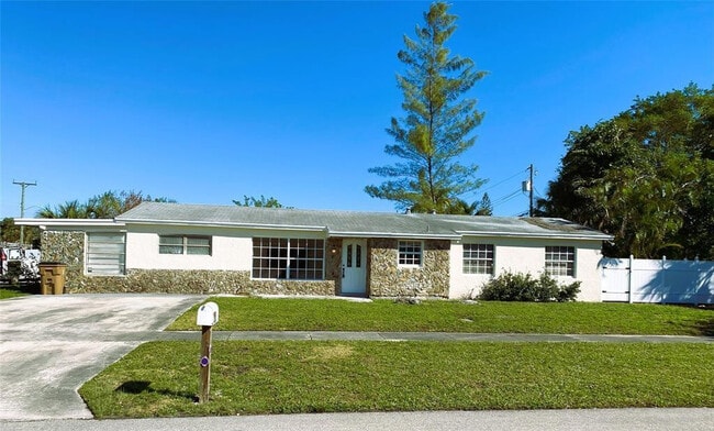 Building Photo - 320 NW 4th Ave